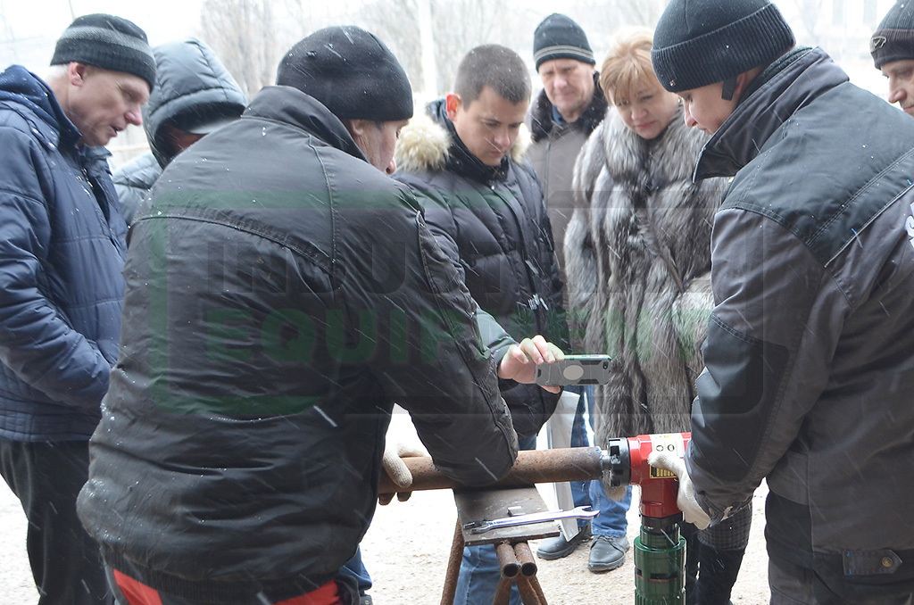 Зняття фаски на трубі машиною ISY